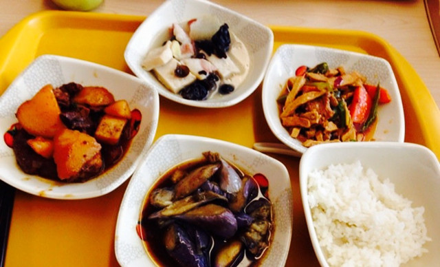 食堂承包應(yīng)加強(qiáng)原則創(chuàng)建，規(guī)范占地資源管理